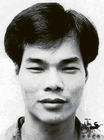 老照片直击悍匪叶继欢被捕现场当街手持ak47火并图4中枪被捕