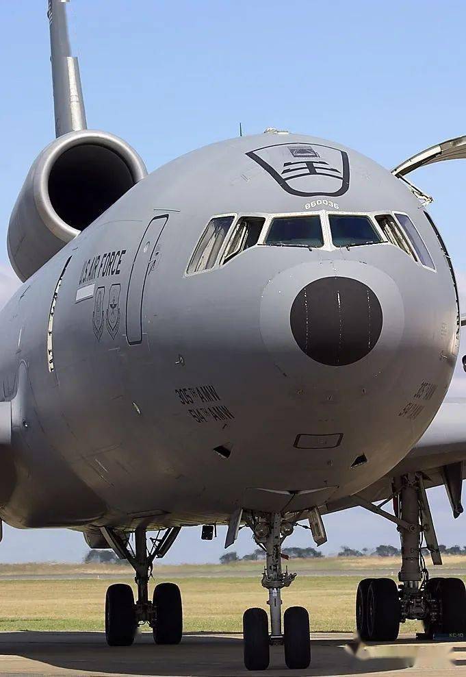 首飞四十周年之际,美国空军kc-10加油机开始退役_的飞机