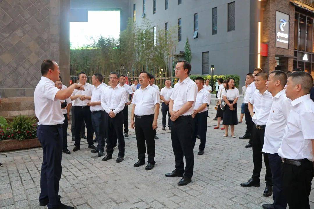 8月7日,县委书记刘中华,县委副书记,县长章寿禹带领县党政代表团赴