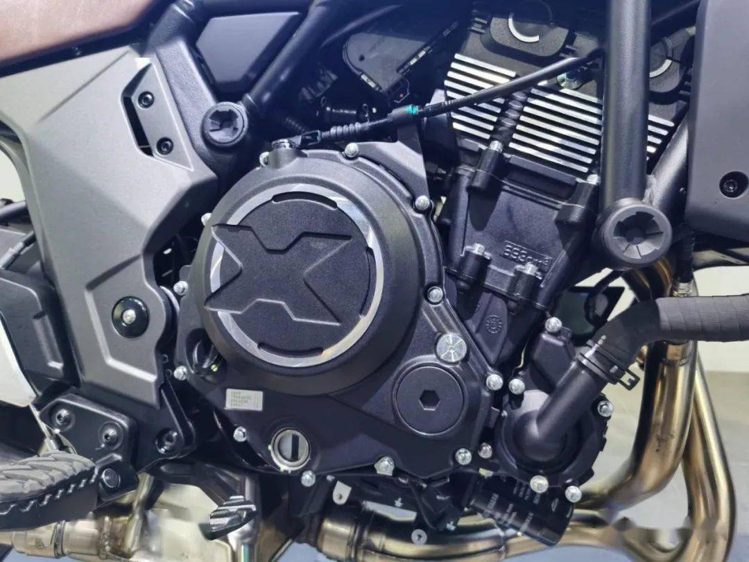 常驻做为春风推出的最新一代发动机平台的首款车型,700clx不管从外观