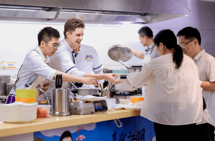 《鲜厨100》圆满收官:年轻表达描绘美食之魂 鲜味满满传递治愈能量