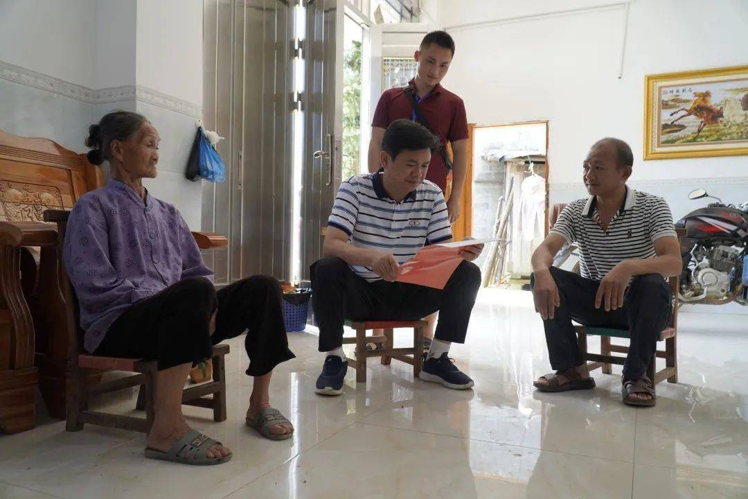 黄正华到坡结乡,三堡乡遍访贫困群众_天峨