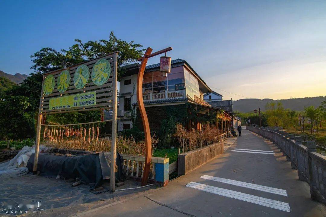 元江龙泉鸭元江龙泉鸭是喝着龙泉水,吃着龙泉的鱼虾,螺丝,水草长大的