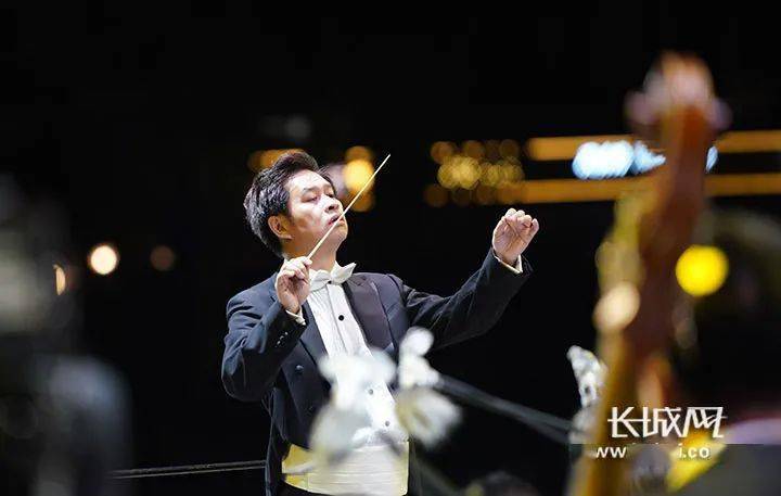 由著名指挥家,中央音乐学院指挥系教授杨力执棒,以《经典