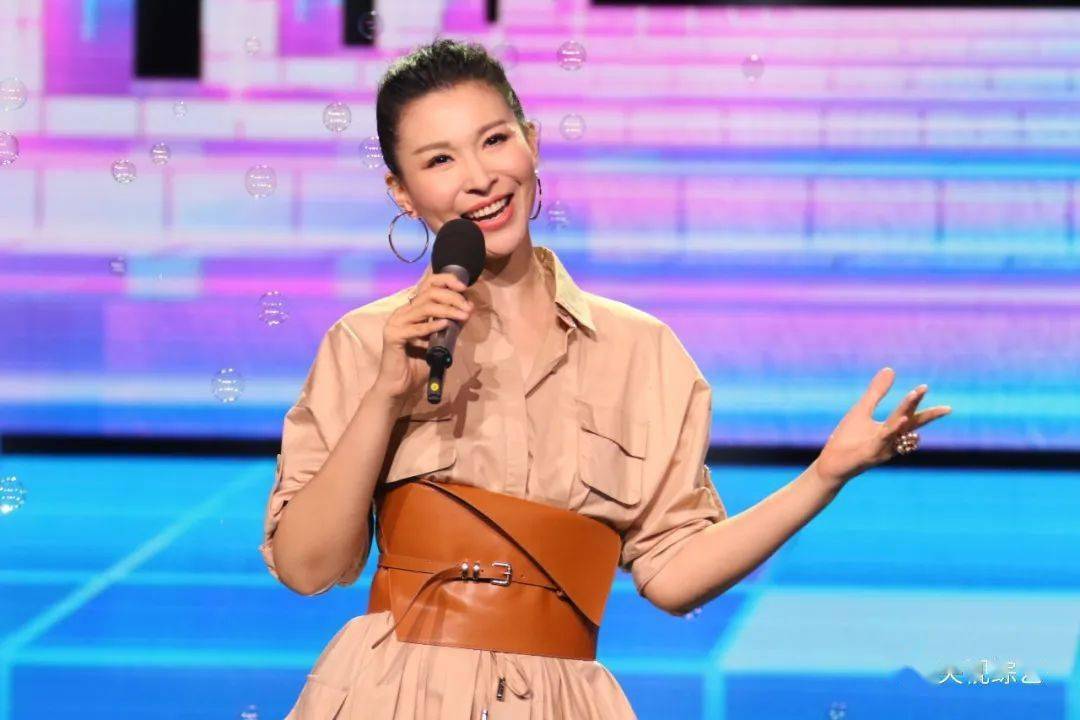 父亲患病,母亲聋哑,失去双臂的他通过开网店脱贫致富