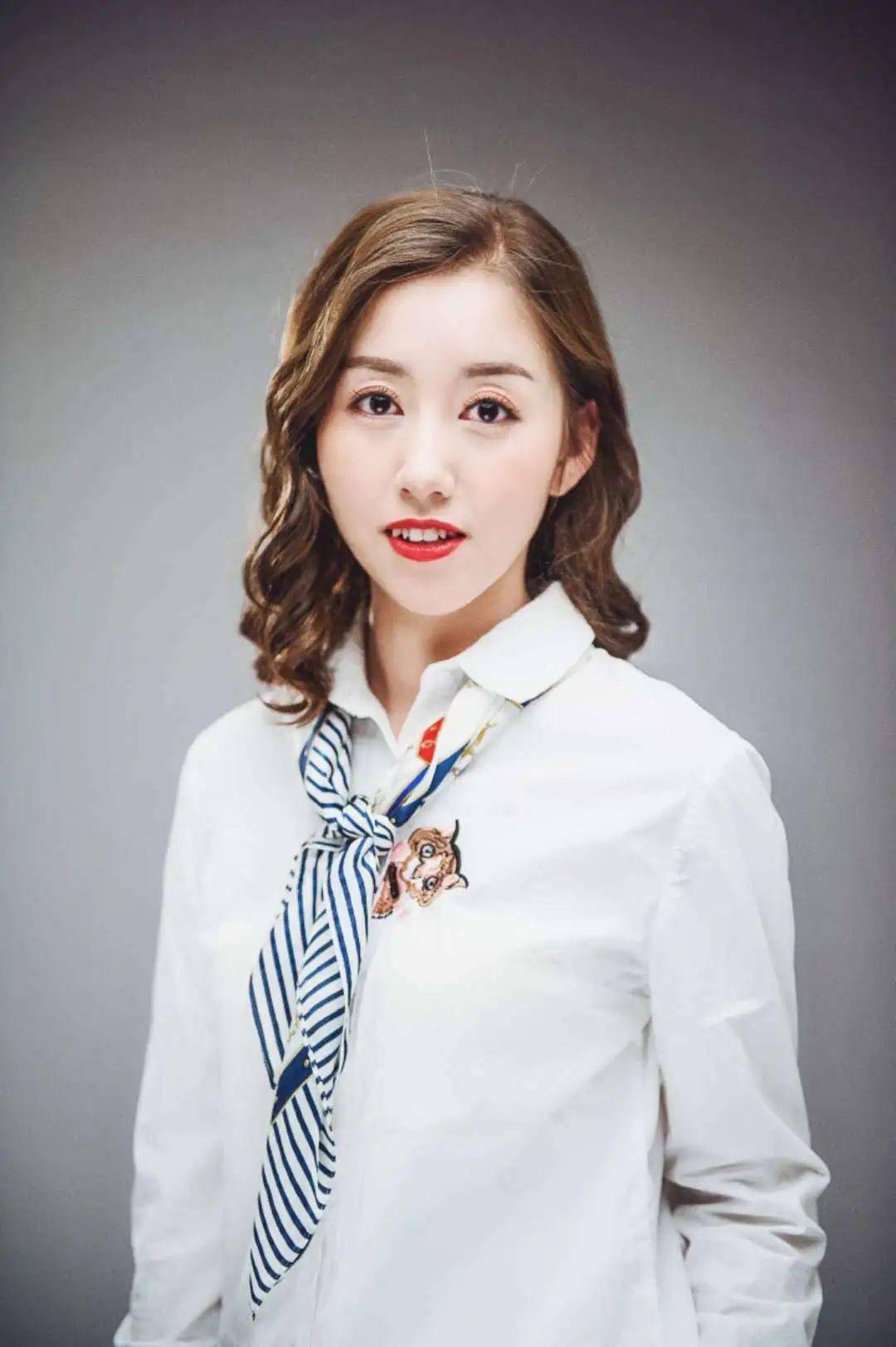 王珍珍,中共党员,内蒙古鄂尔多斯律师事务所专职律师