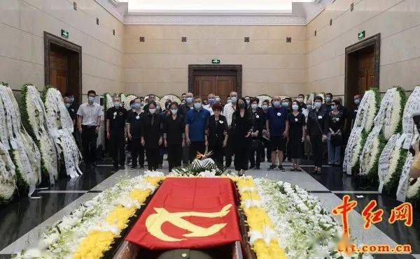 军事博物馆原副馆长吴皖湘同志遗体告别仪式在八宝山举行组图