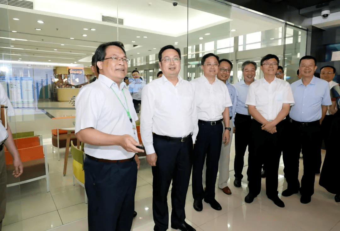 市委书记吴新明,市委副书记,市长周旭东,市领导沈一平,金健宏陪同.