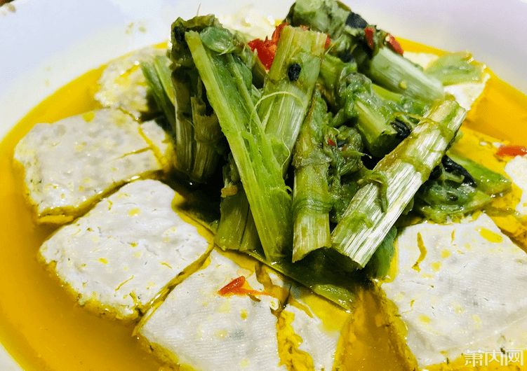 一到夏天,臭香臭香的霉"汉菜光"就成了安吉人餐桌上的常客.