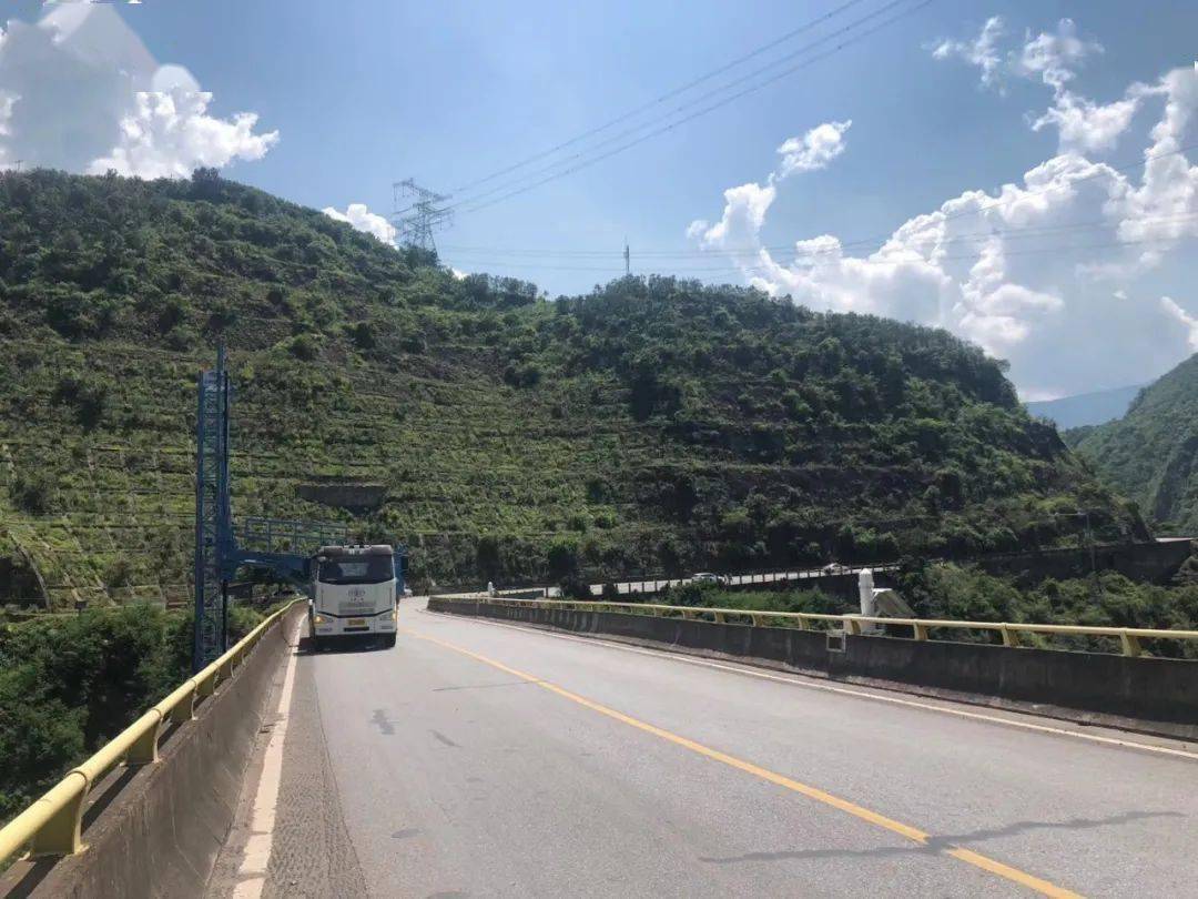 原南永二级公路永仁至大姚段进行封闭施工,过往车辆请绕行!