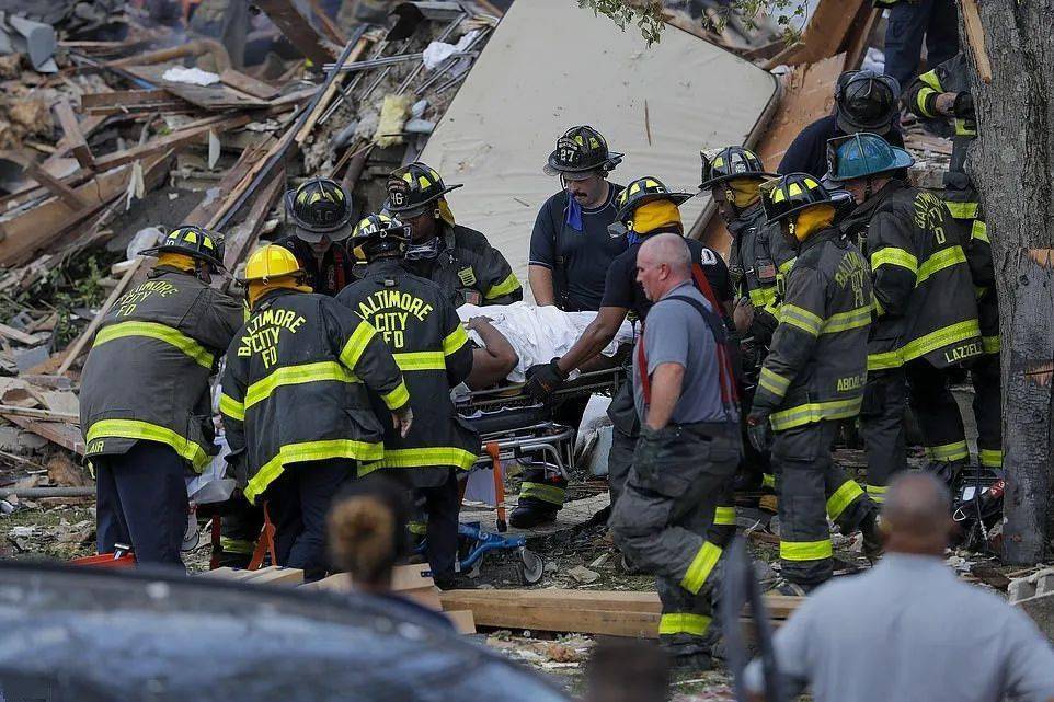 【爆炸新闻】美国发生天然气大爆炸,三幢房屋被夷为平地,至少1死5伤
