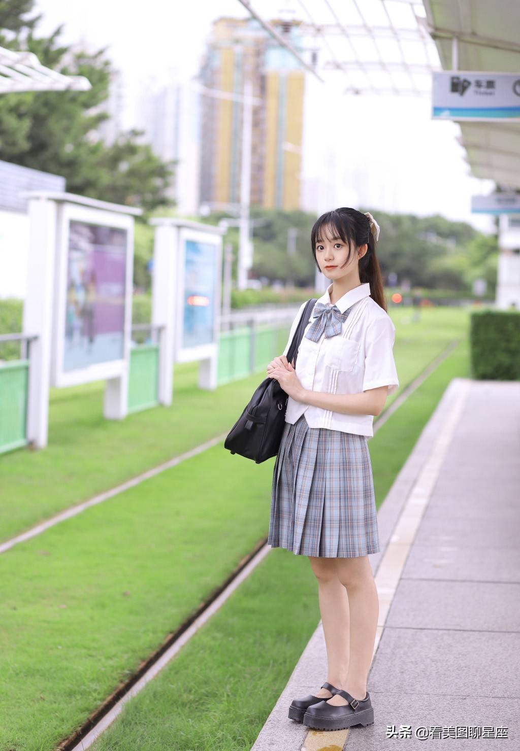 大眼睛美丽学生装女生图集