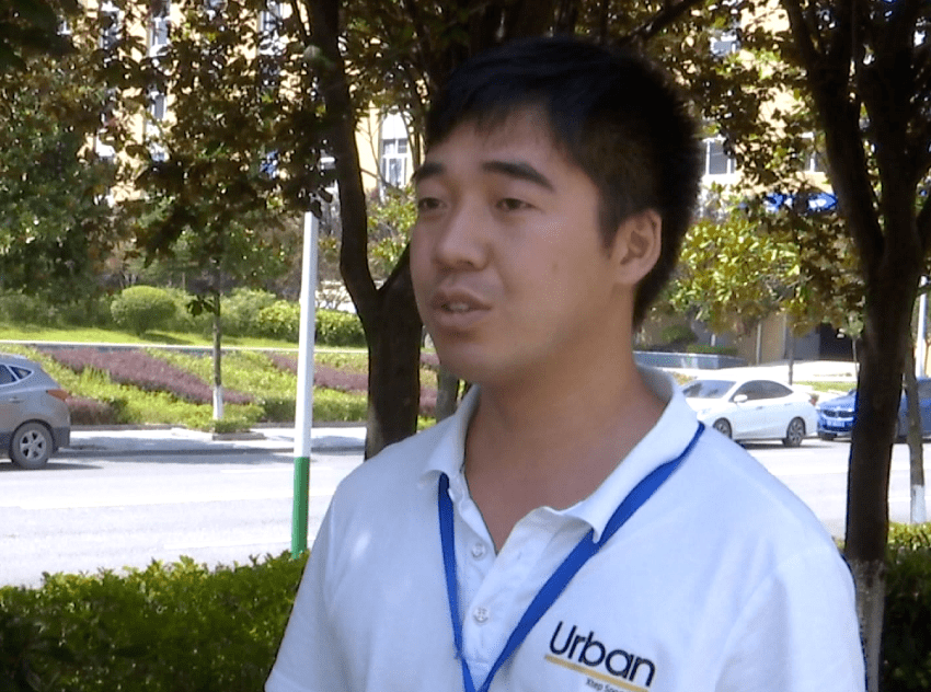 民兴街道人社中心工作员 丁正华"我们街道就业工作的重点主要是2个