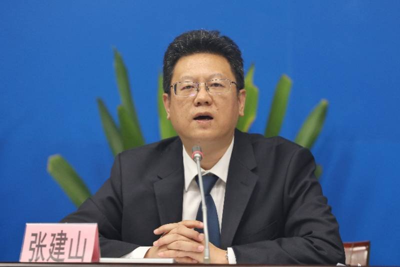 广州市司法局副局长张建山据介绍,该草案全面落实了国家《优化营商