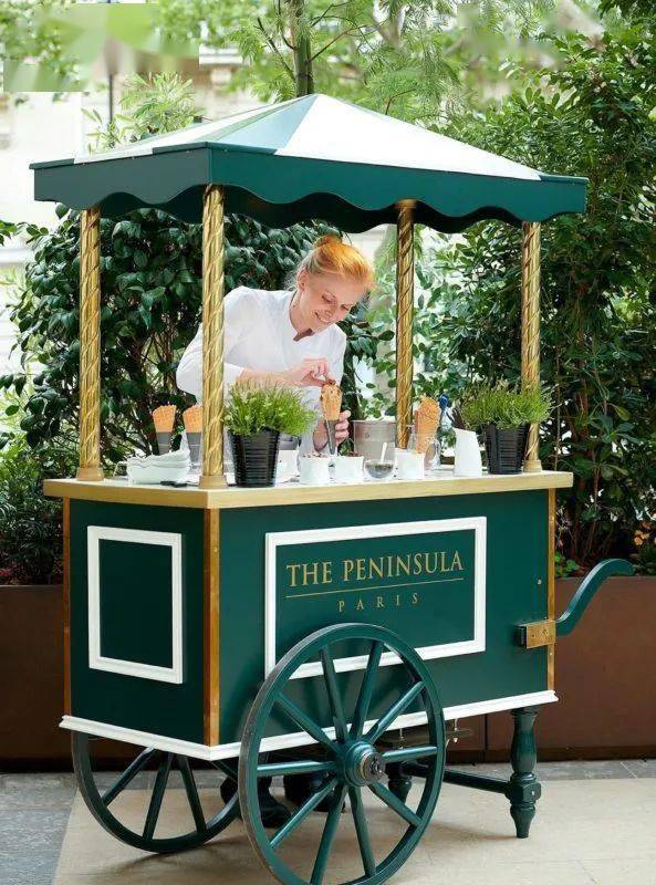 巴黎街头复古冰淇淋车回归网红ins小清新打卡必备