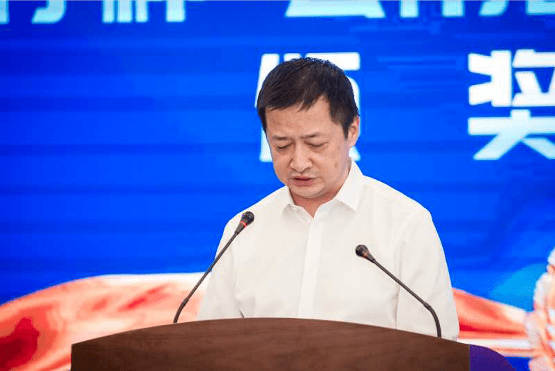建设银行云南省分行副行长马晓芫,云南省能源投资集团副总裁郭曙光