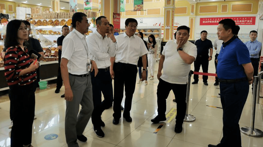 发达集团董事长王延年汇报了互贸免税区运营成果和互贸免税区