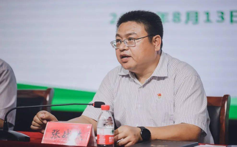 最后,市文明办副主任蔡育宗同志也对此次会议提出了要求,学校一把手是