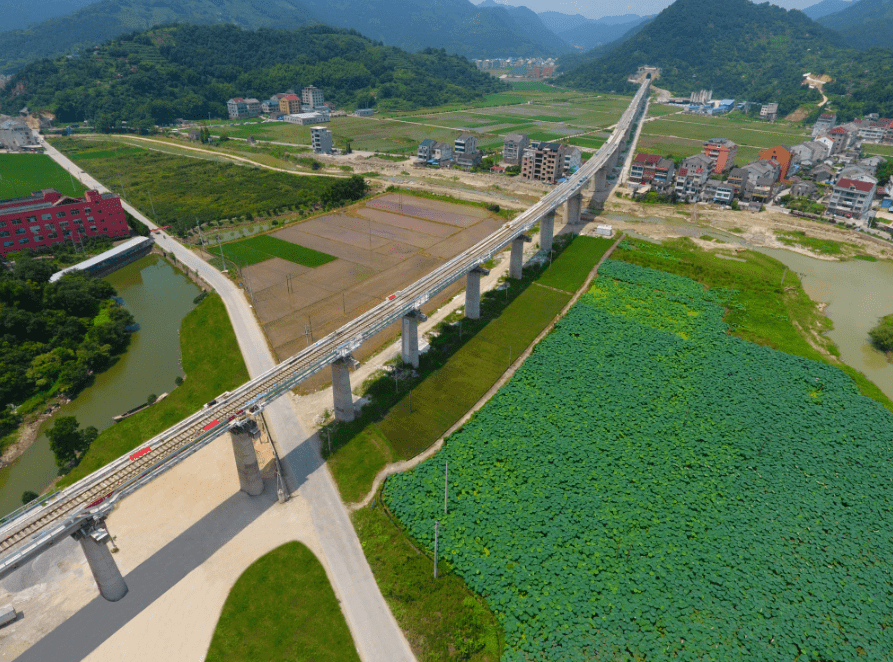 永嘉货物实现海铁联运乐清湾铁路正式开通运营