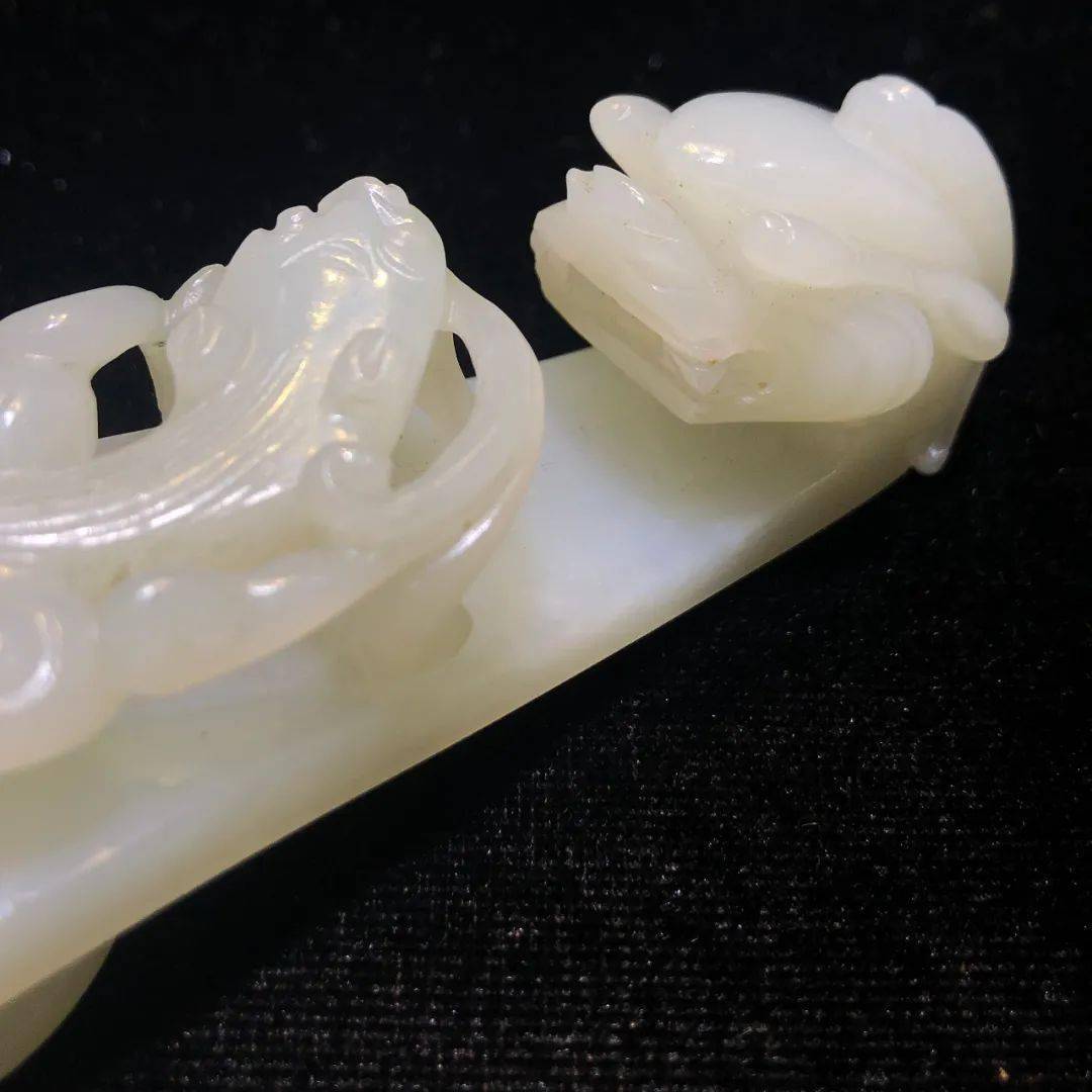 清乾隆和田白玉苍龙教子双龙钩