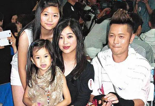 知名歌手坦言不喜欢唱歌,让13岁女儿当模特_刘小慧