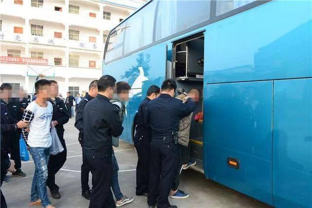5人死刑5人无期灵山黄氏三兄弟贩毒团伙一审宣判