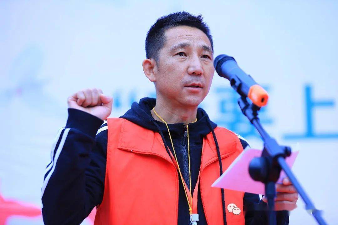 裁判员代表宣誓运动员代表宣誓循化县政府副县长甘永庆宣布第三届全民