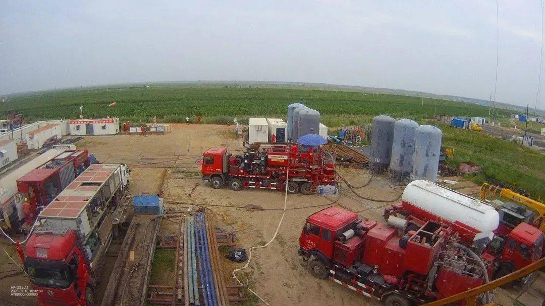 并刷新了使用泡沫水泥浆体系固井温度最高(128℃)全国施工纪录1项