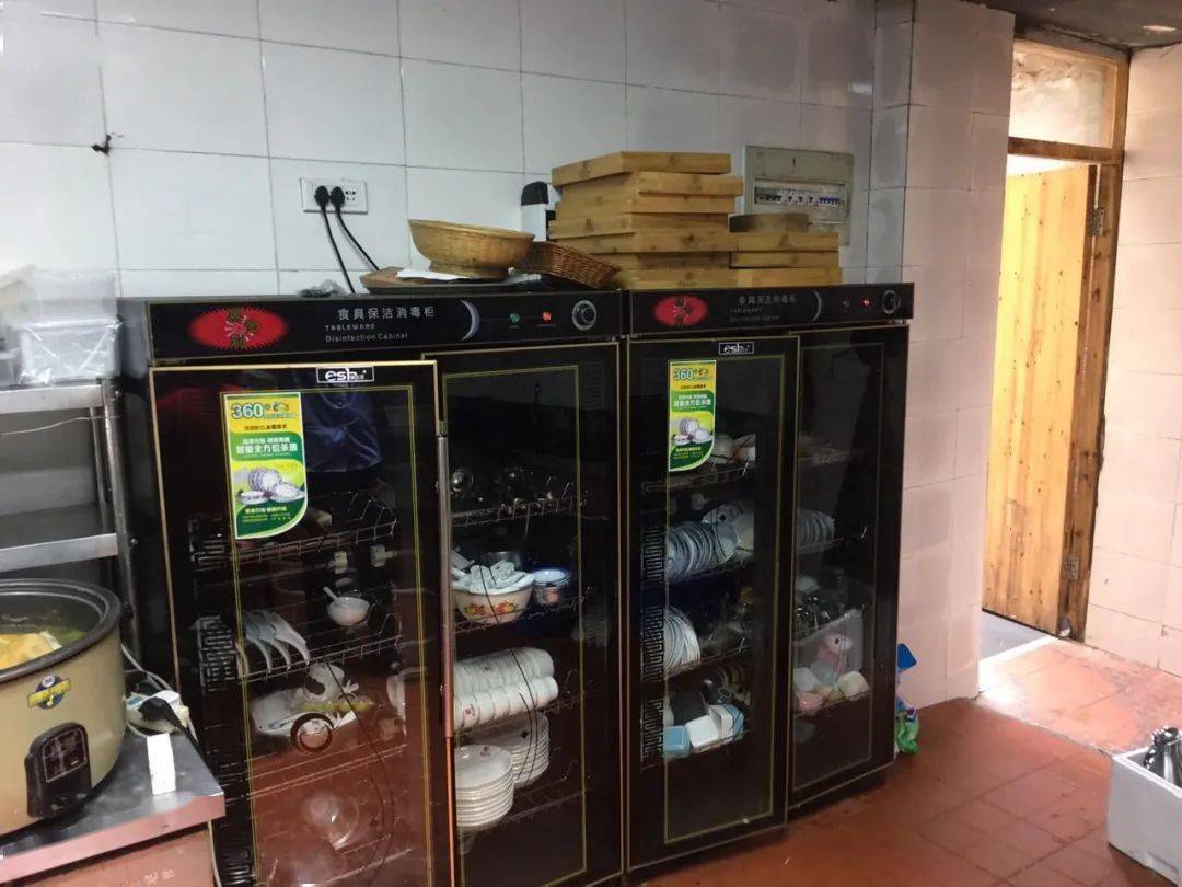 消毒柜正常使用 餐具摆放整齐