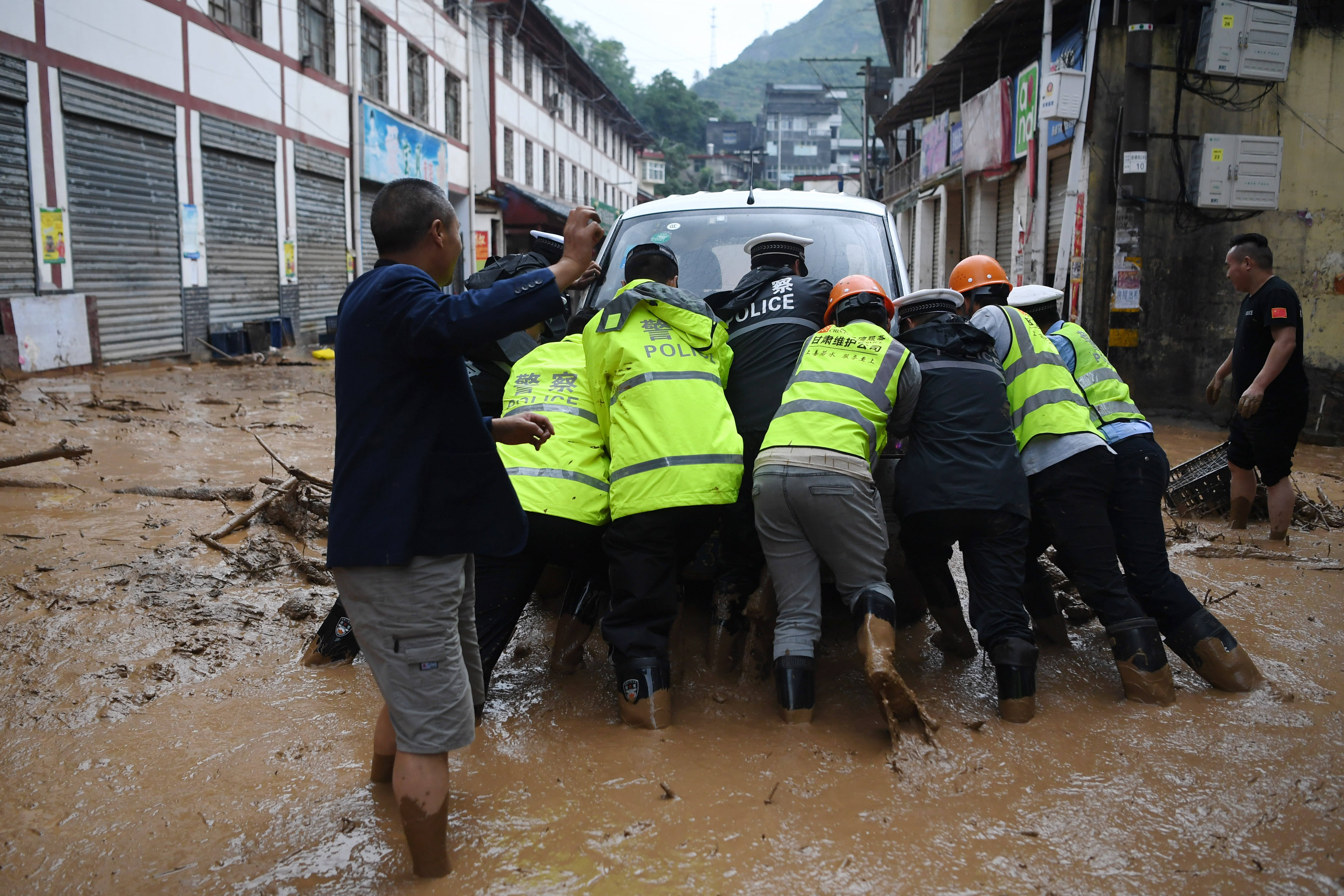 甘肅隴南遭遇持續強降雨 搶險救災全力推進_手機搜狐網