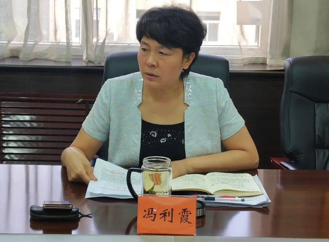 会上,区委书记冯利霞传达上午市创文工作会议精神,宣读了市创文督战书