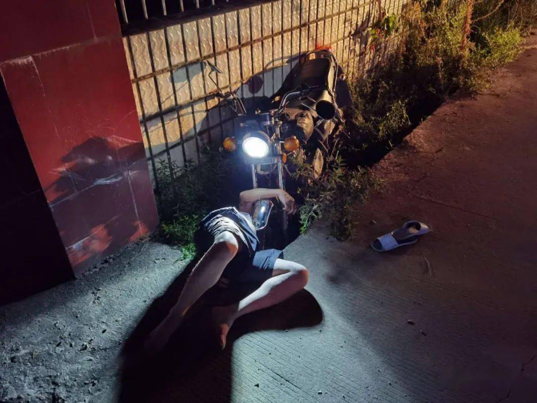 泉州:凌晨水沟里露出一双脚!警察赶到后也吓一跳