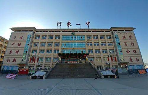 山西一男老师被举报多次"猥亵"女学生,警方回应该老师已被.