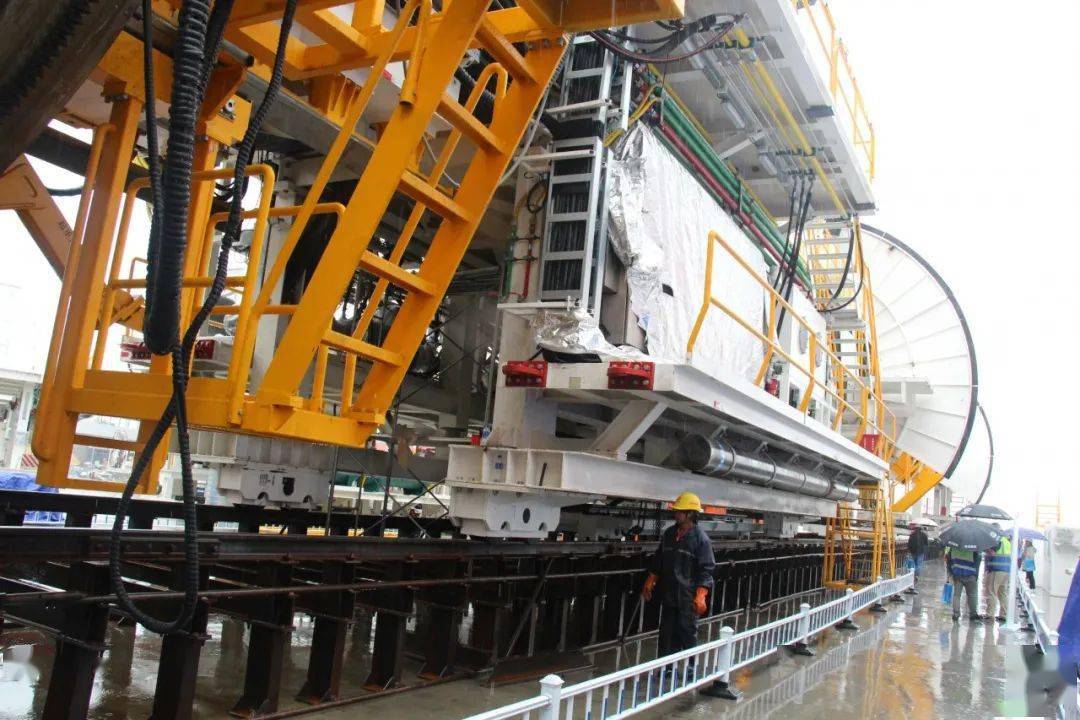 国内自主研发最大直径的敞开式硬岩掘进机云岭号硬岩掘进机完成核心件