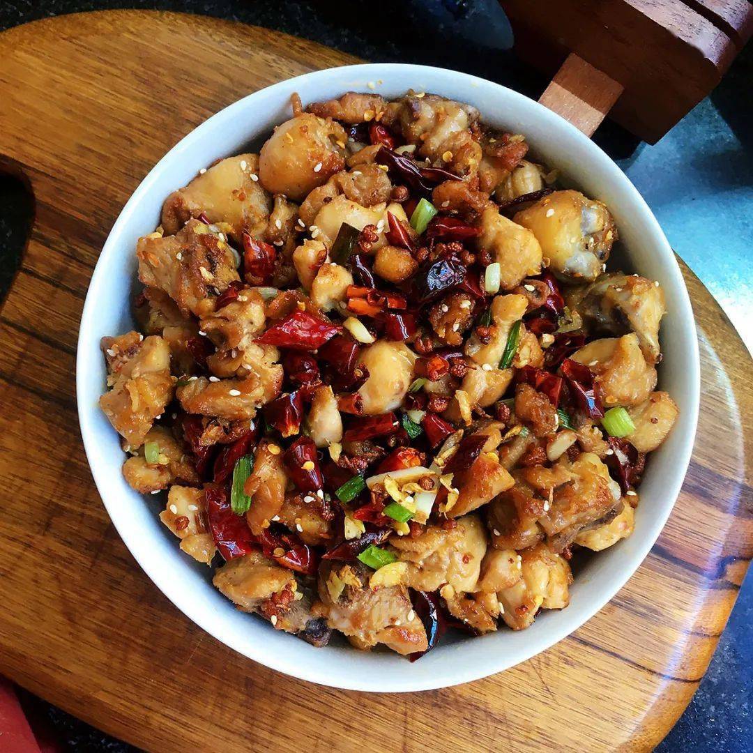 辣子鸡块:外酥里嫩,麻辣开胃,一盘根本不够吃