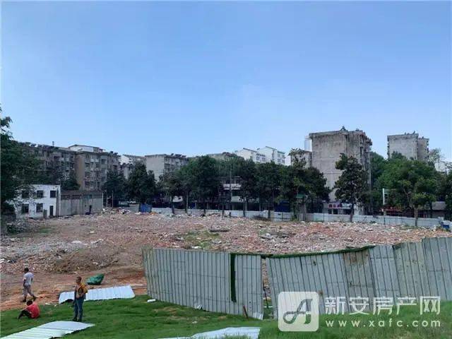 周边路标7号地块周边小区——富安德森广场8月21日这两宗地就要开拍了