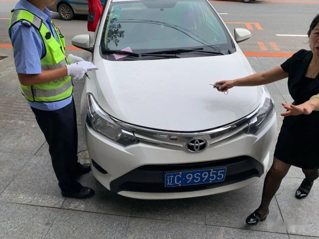 【创城曝光台】海城交警拍了拍你:今日份的违停告知书已送达