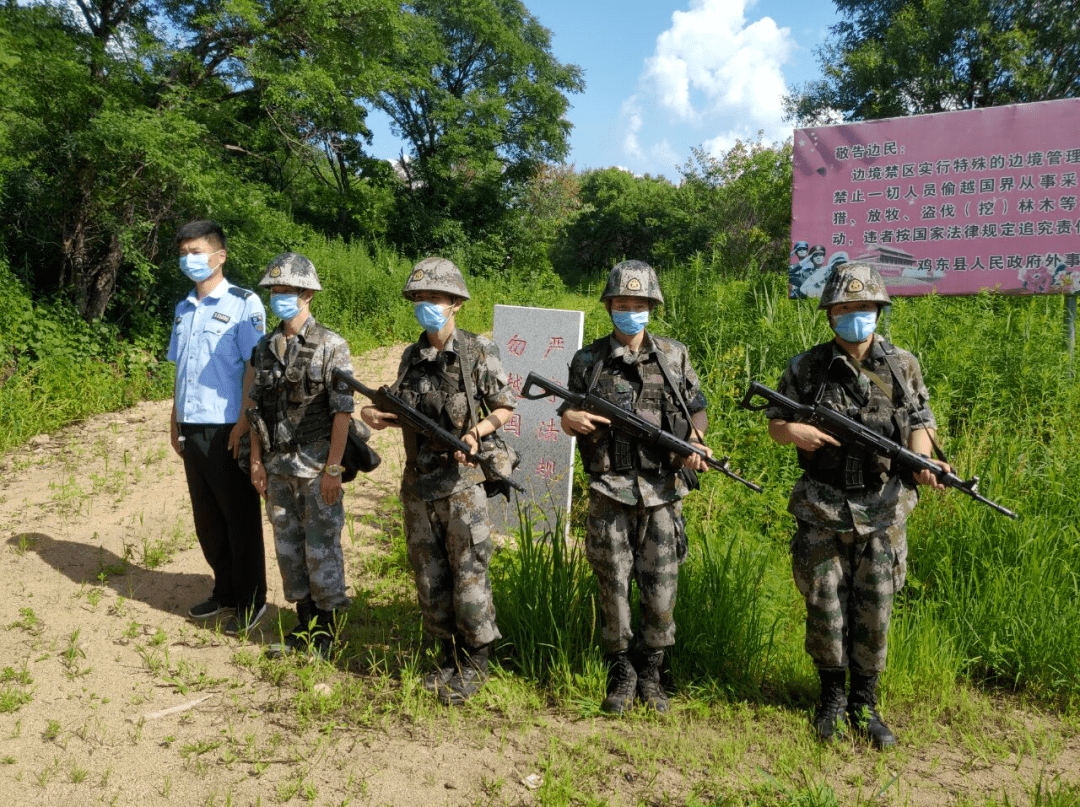 八五一o派出所聯合解放軍駐邊部隊開展邊境疫情防控巡邏