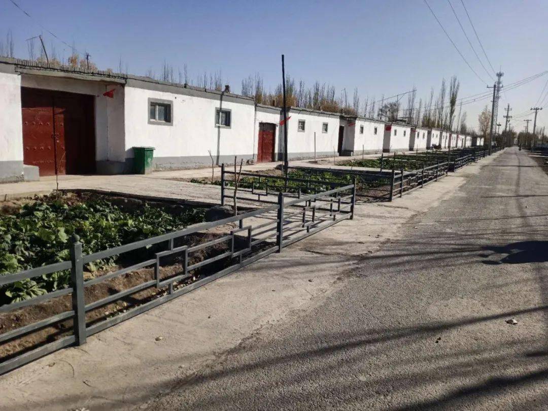 脱贫攻坚一线报道丨阿亚克吉勒尕村改善村容村貌提升乡村颜值