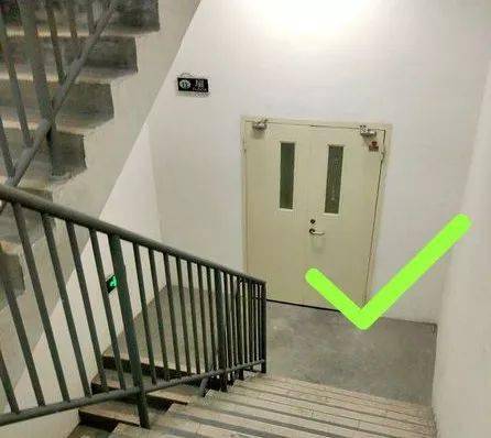 科普住宅楼火灾如何逃生自救逃跑有诀窍口诀要记牢