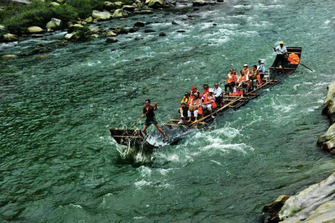 天柱山白马潭漂流