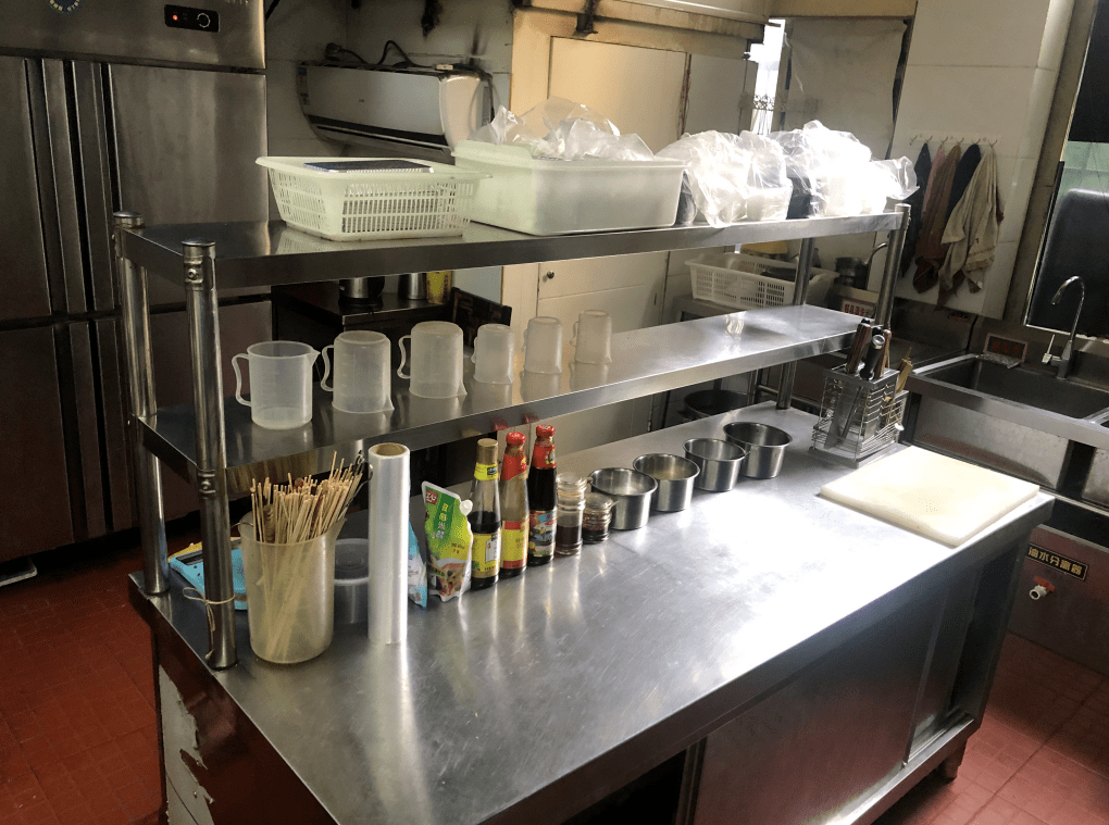 清扫后厨卫生;主要整改措施:(青田县人生一串烧烤店)鹤城街道华庭街21