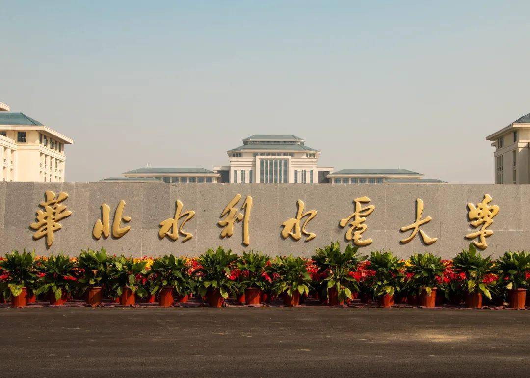 星光也逐渐浮现出来珍藏在心中的那个梦想也已为同学们敞开了大门大学