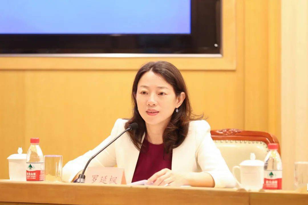 金融市场司副司长高飞,人民银行武汉分行行长王玉玲,人民银行广州分行