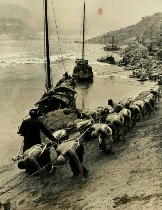 重庆掌故丨川江船工真的常年赤身裸体吗