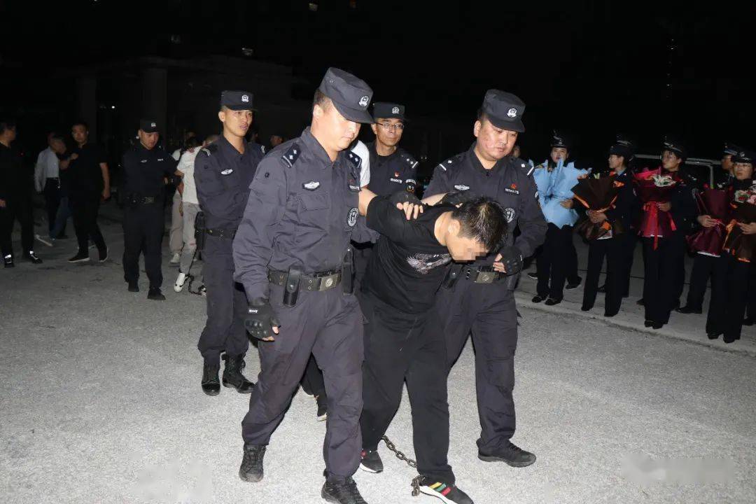 顺线追查庆阳警方抓获9名涉毒嫌疑人员缴获冰毒可疑物900余克