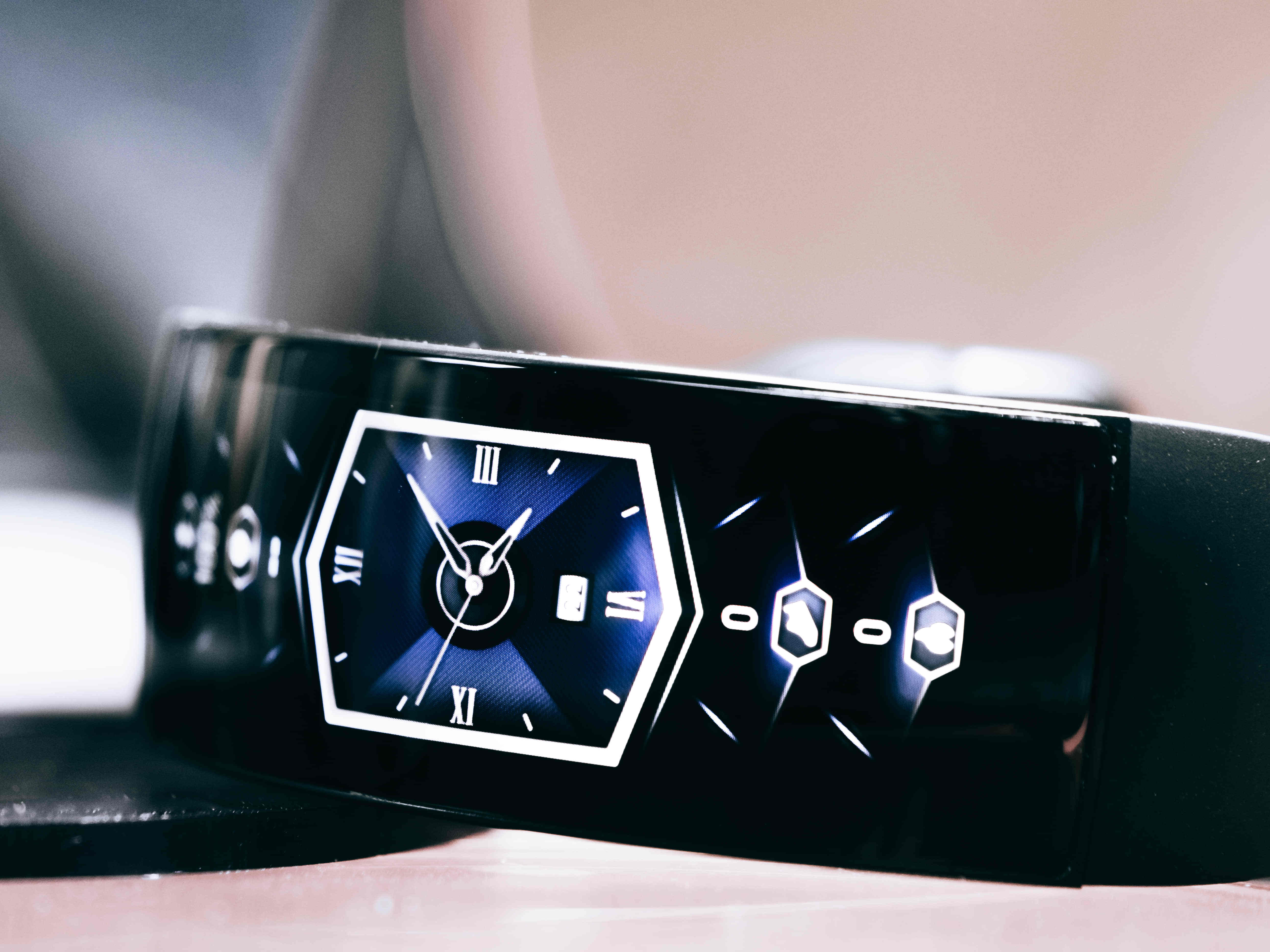 我提前上手了这款属于未来的概念手表:amazfit x