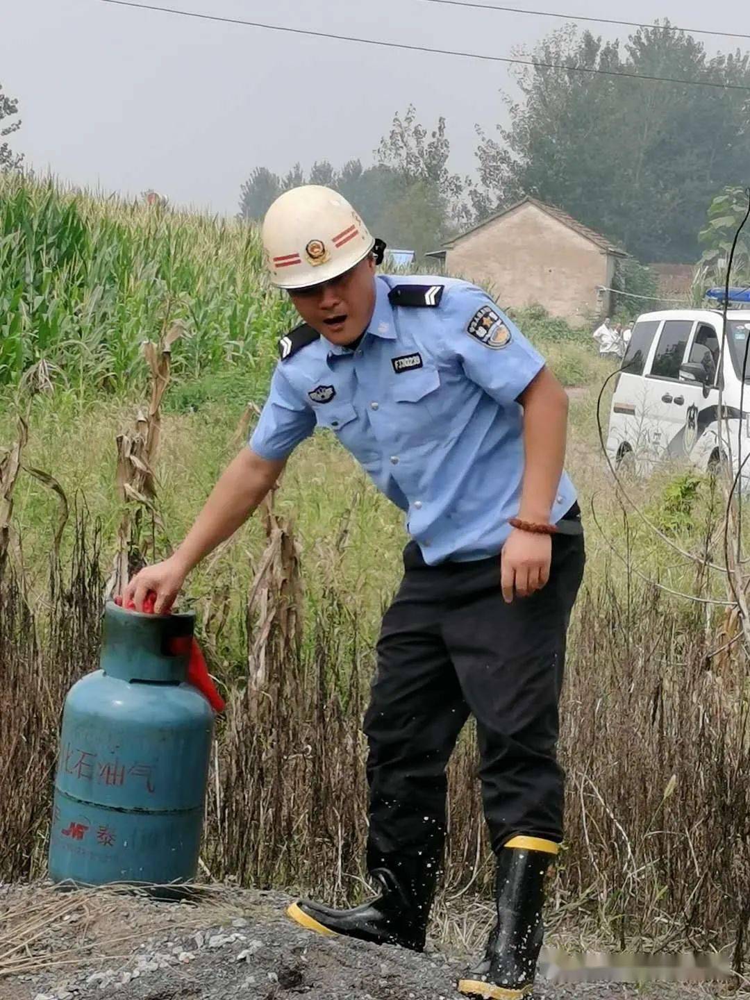 萧县马井镇一村民因操作不当致使煤气罐着火