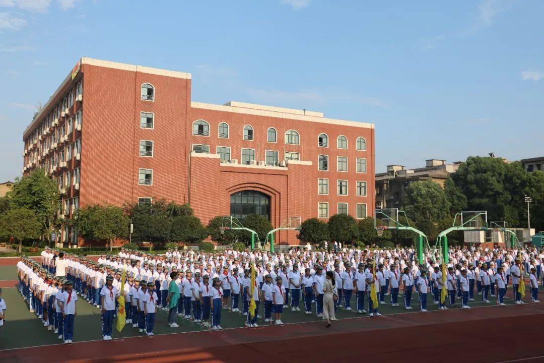 雅实小军人前来报到