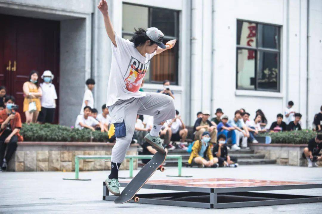 还有一个manual pad,通常指一立左右的小台子,适合练各种动作以及做